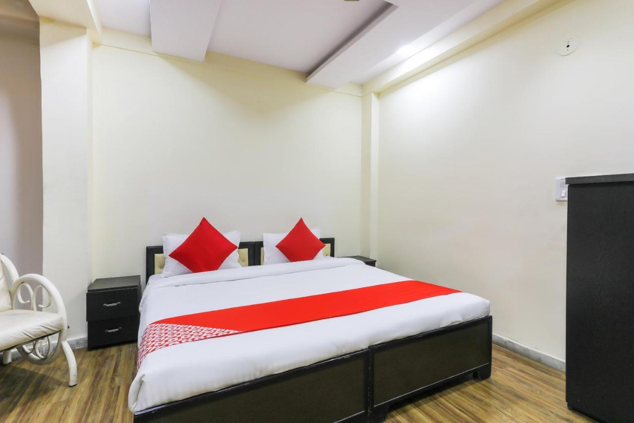Oyo 62194 Pleasure Palace Hotell Indore Eksteriør bilde